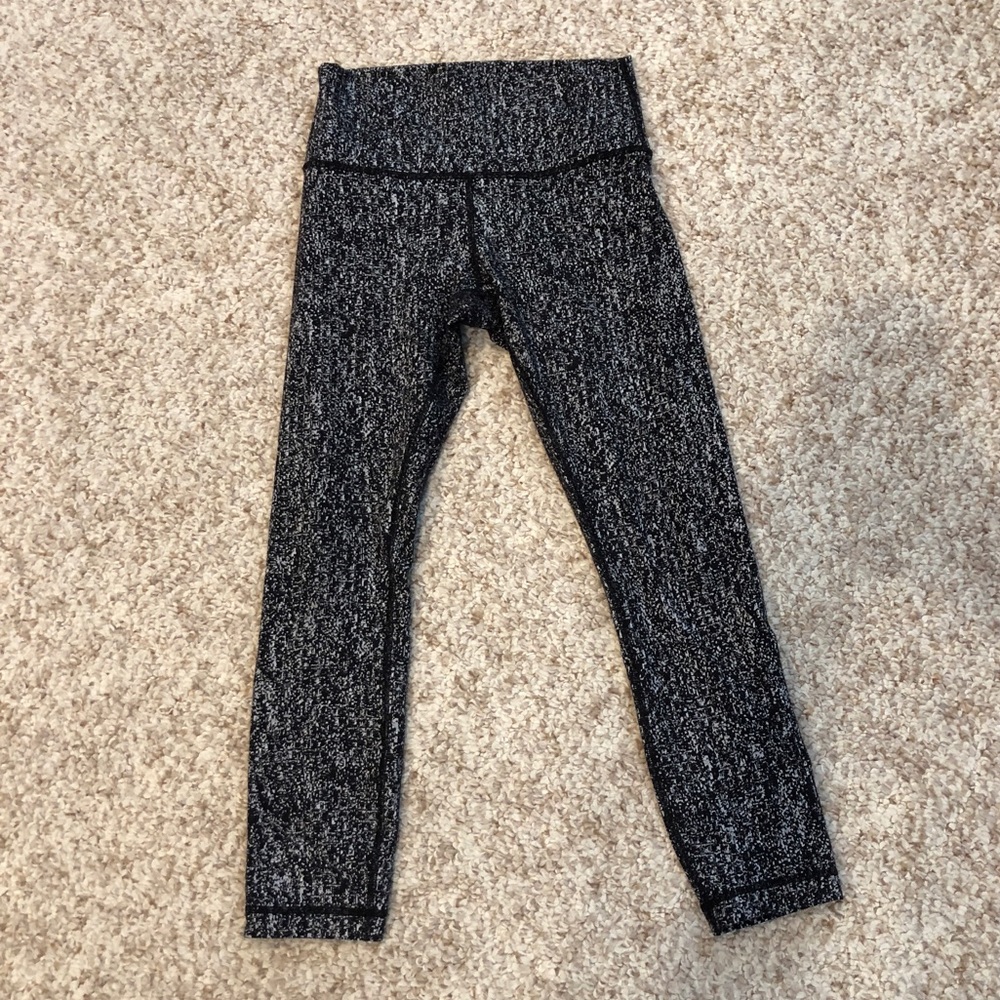 Lululemon 7/8 black and white wunder unders